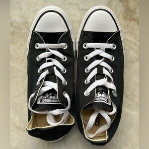 Chuck Taylor All Star Canvas Low Top Sneaker, Black Size 6